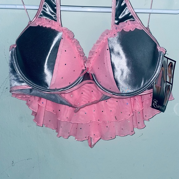 Lingerie - Picture 2 of 8